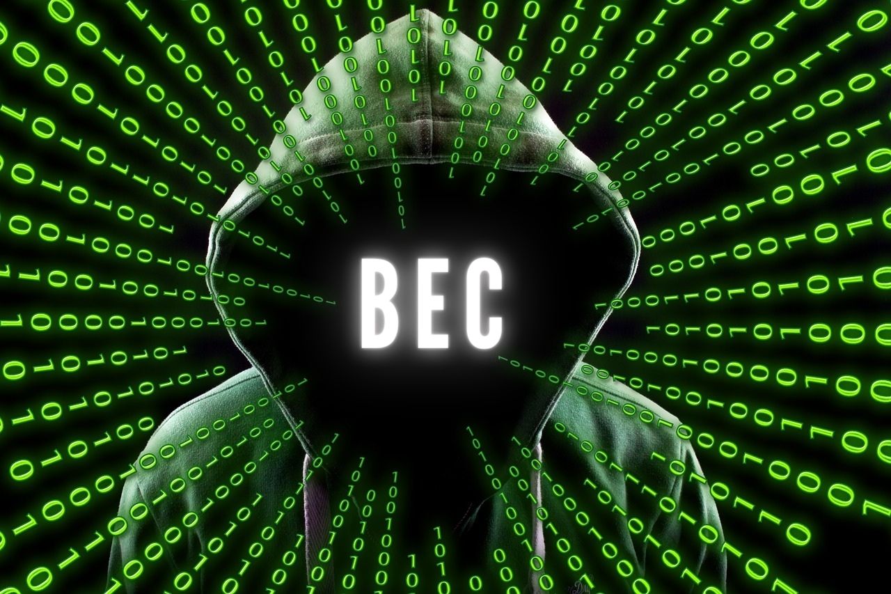 silueta de un hacker en mascarado con las siglas BEC en la cara
